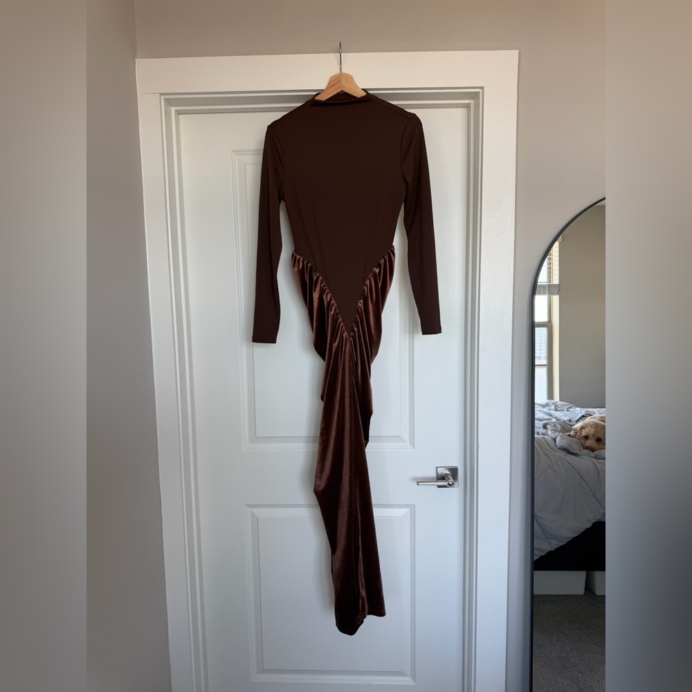 Brown Long Sleeve Ruched Velvet Maxi Dress Elegant Evening Gown Bodycon Chic - Picture 2 of 12